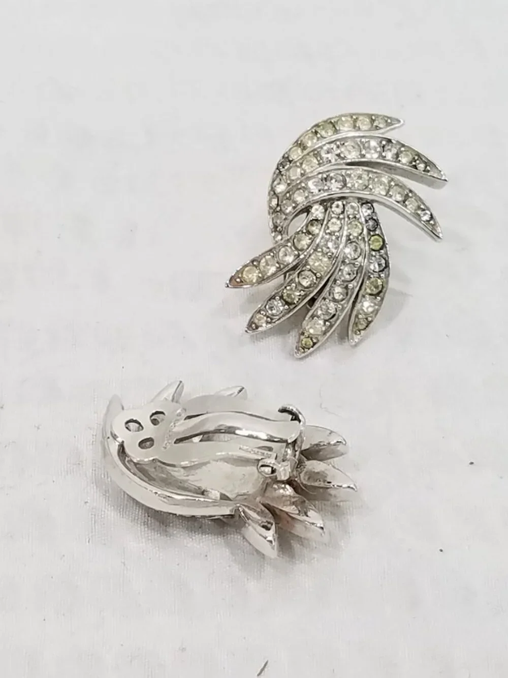 Vtg Signed Crown Trifari Rhinestone Swirl Silver Rhodium Plate Clip-On Earrings